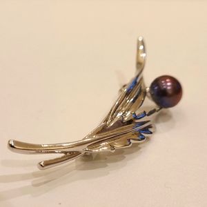 Pearl brooch